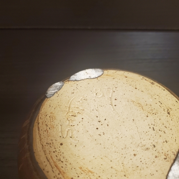 Vintage POTTERY Bowl Stoneware Round Brown Serving Bowl Signed. - Picture 7 of 11